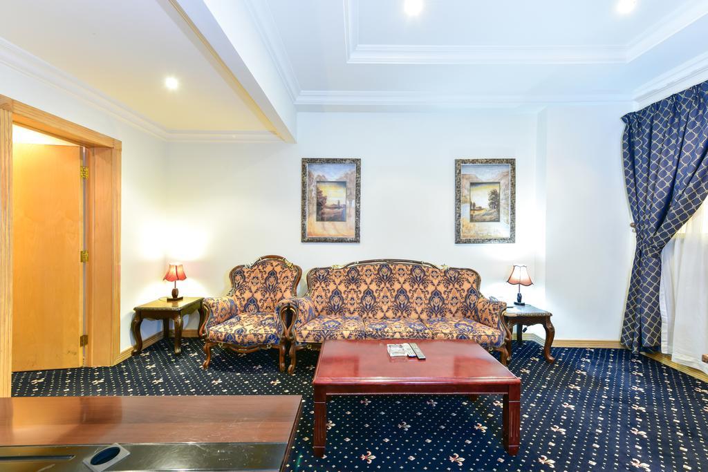 Cayam Hotel Doha Buitenkant foto