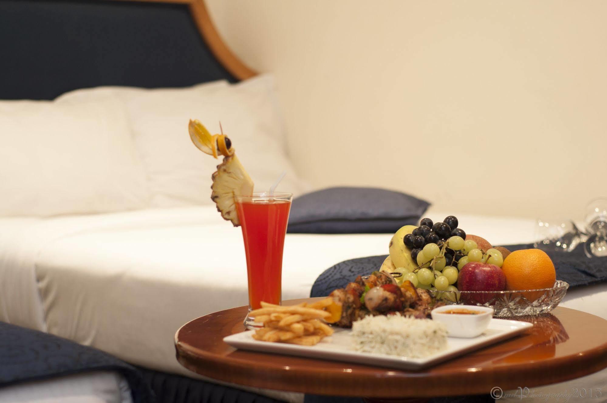Cayam Hotel Doha Buitenkant foto
