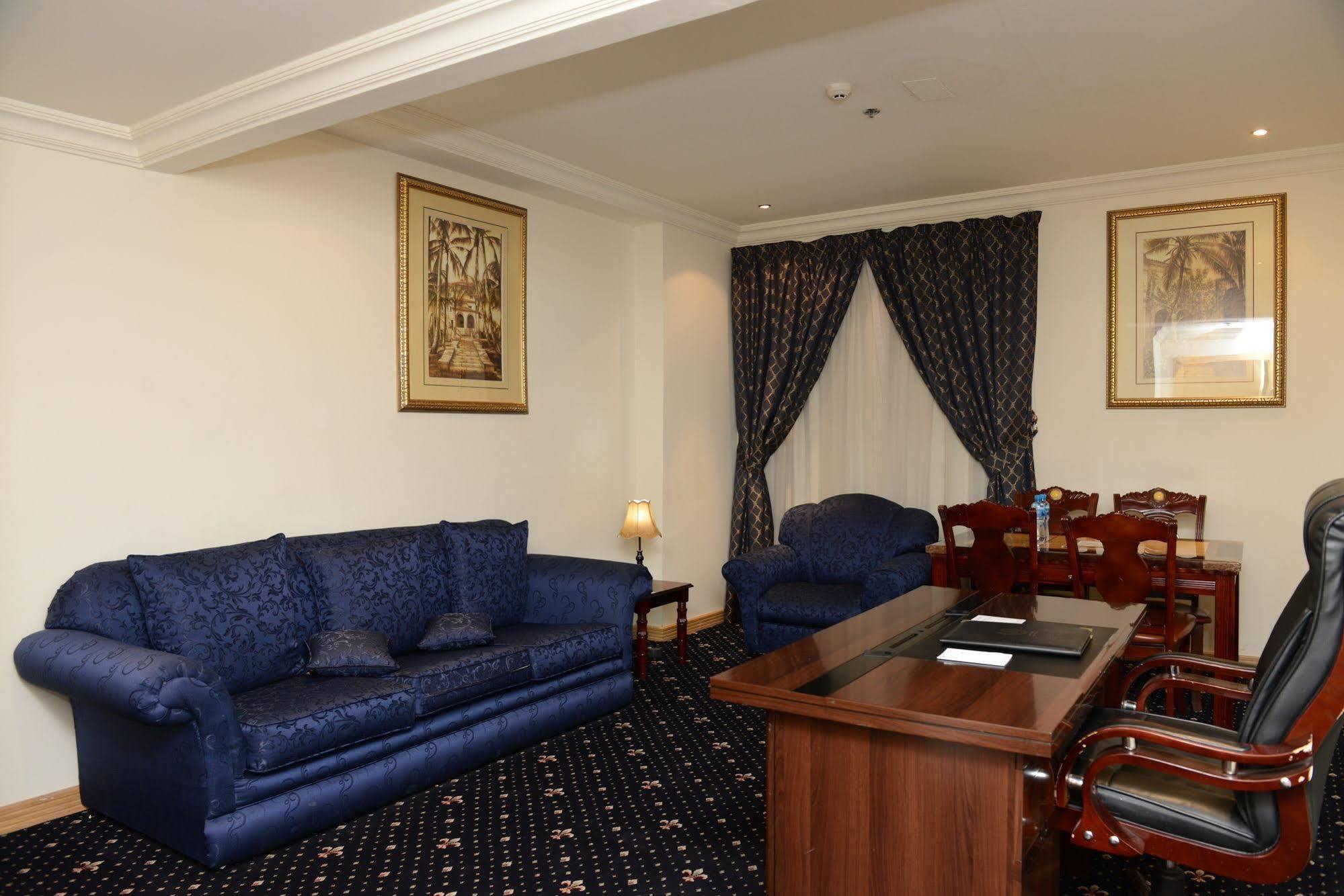Cayam Hotel Doha Buitenkant foto
