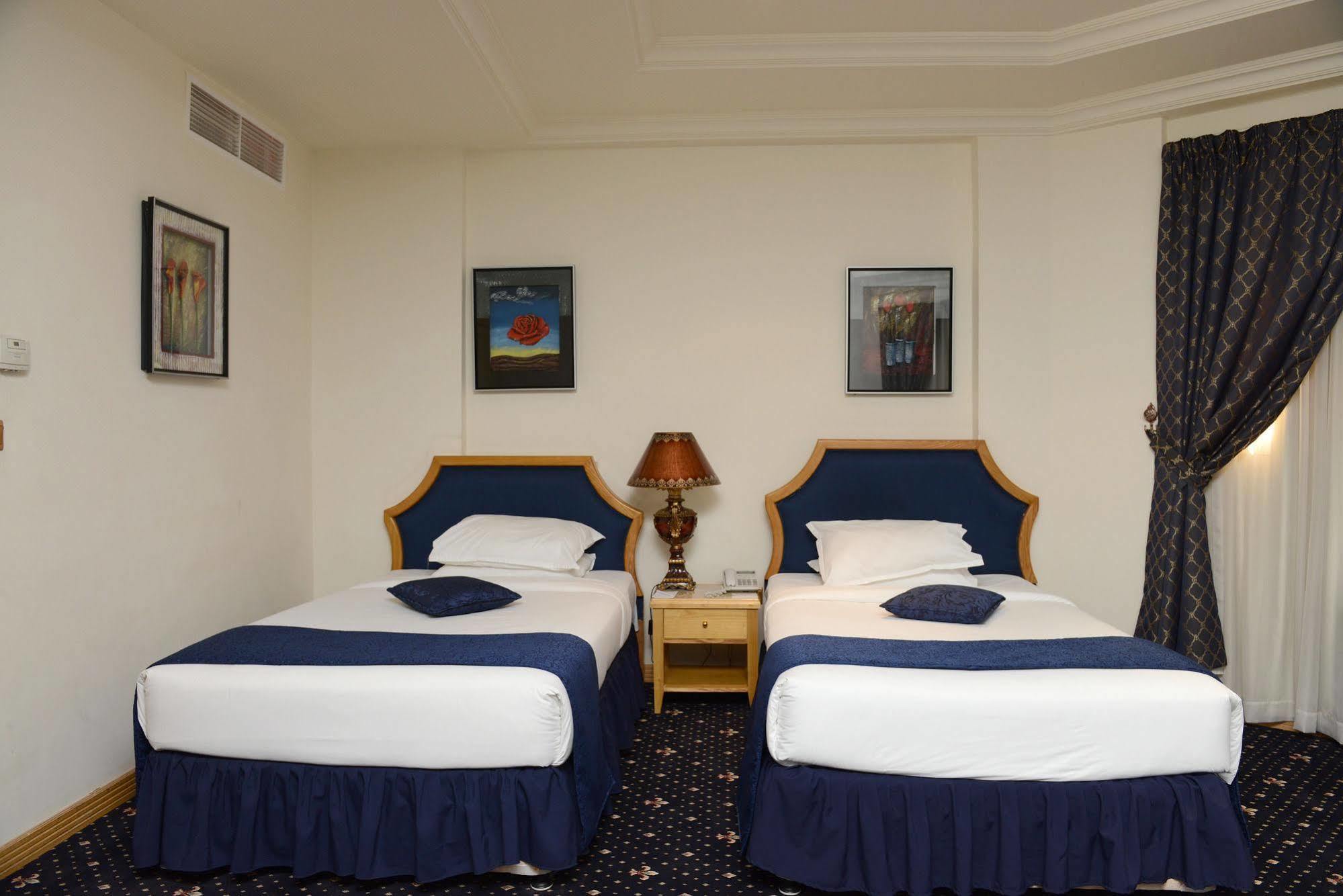Cayam Hotel Doha Buitenkant foto