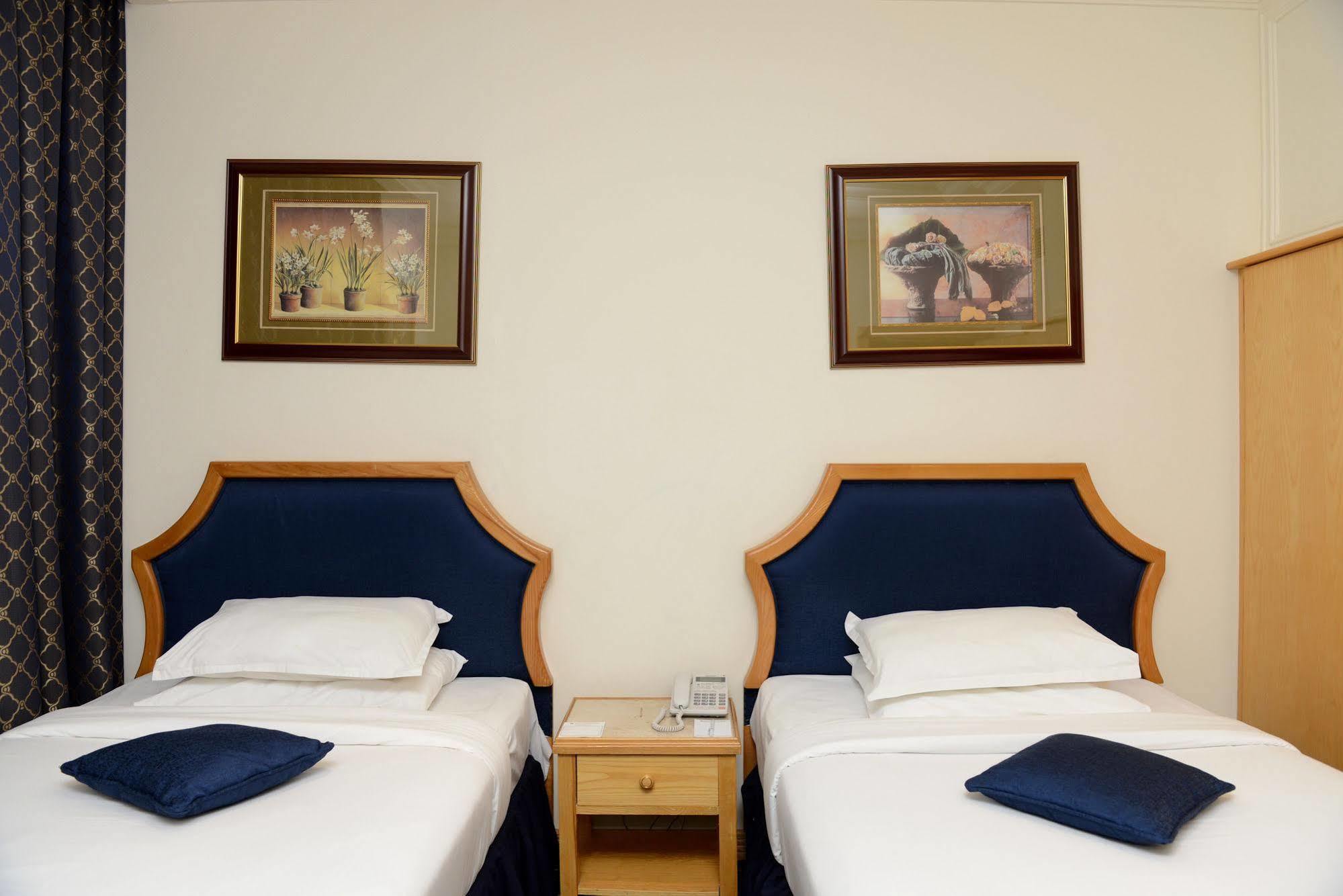 Cayam Hotel Doha Buitenkant foto