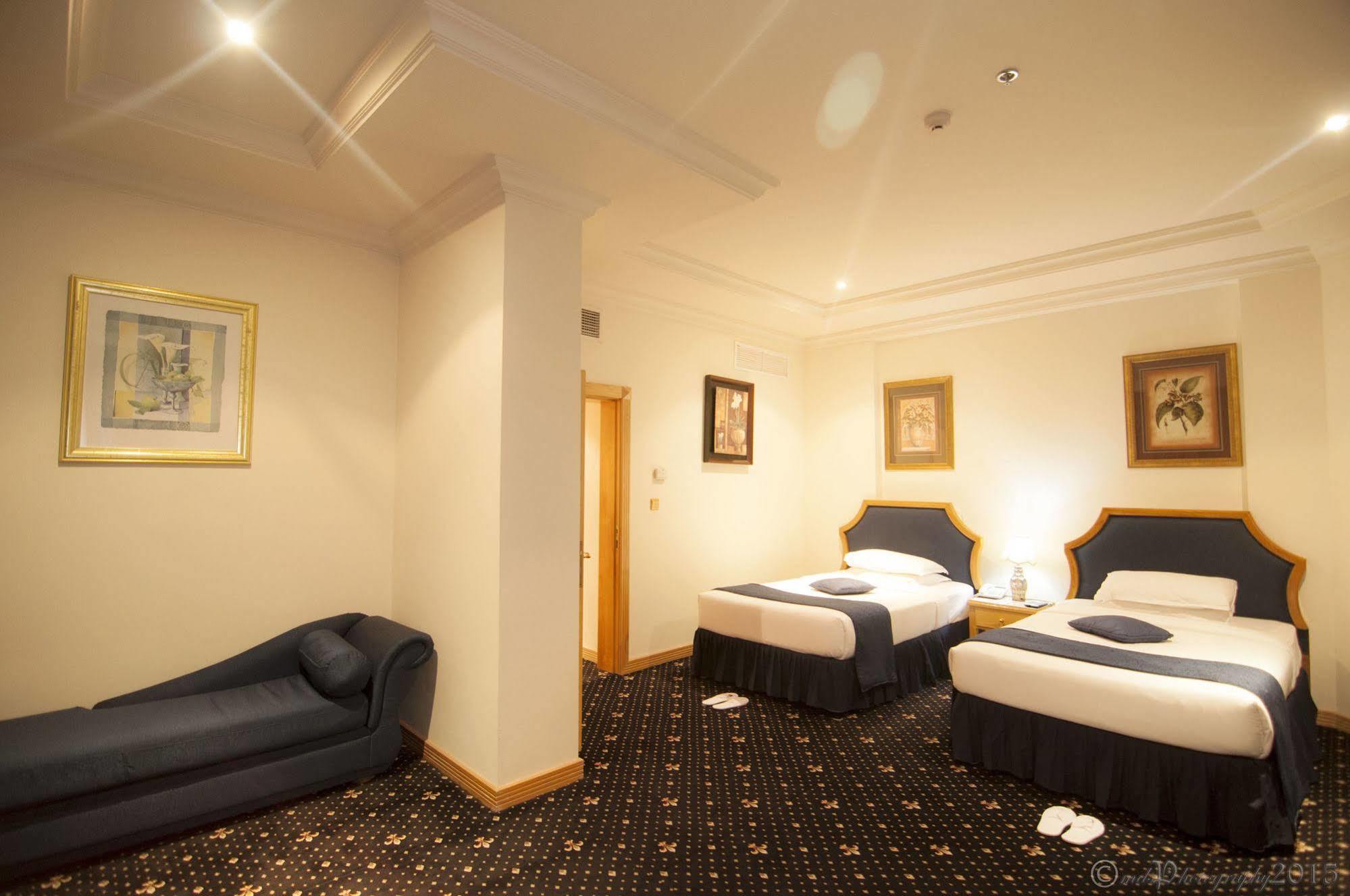 Cayam Hotel Doha Buitenkant foto