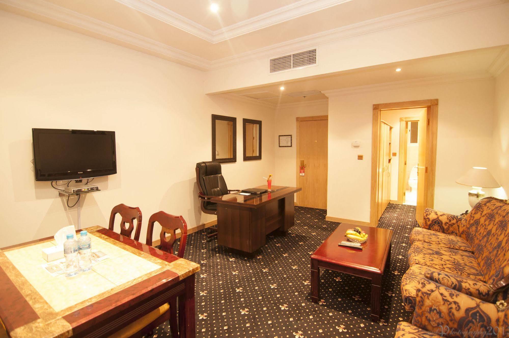 Cayam Hotel Doha Buitenkant foto
