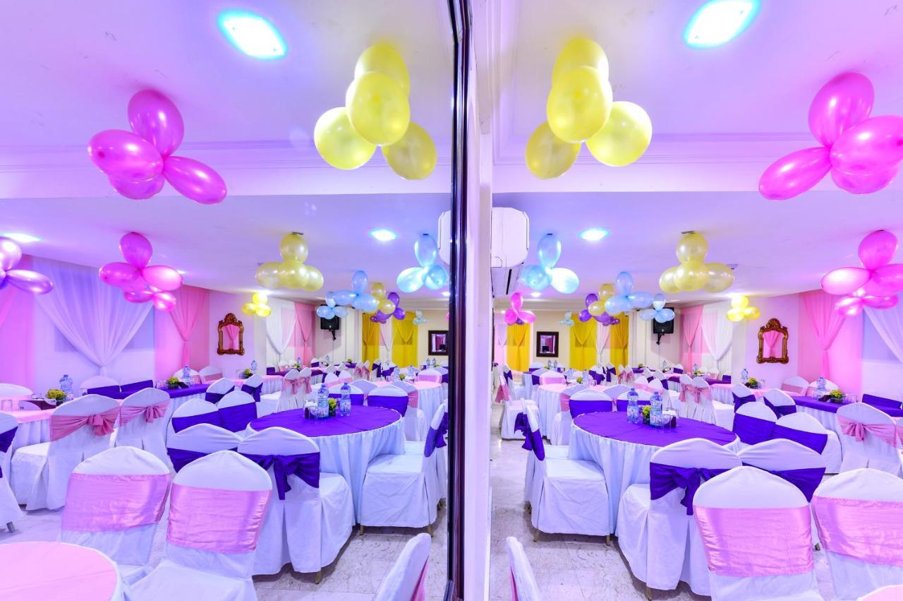 Cayam Hotel Doha Buitenkant foto