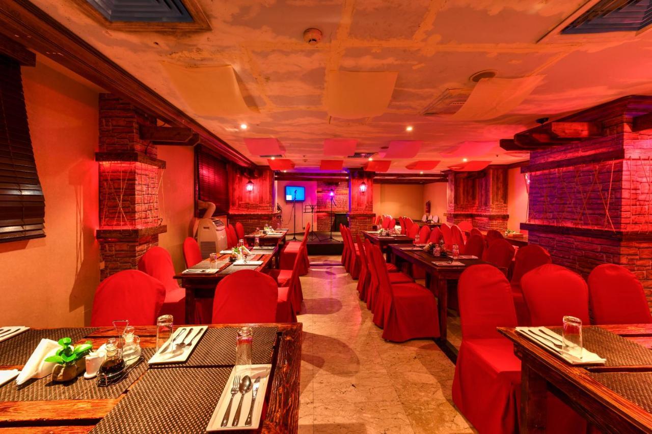 Cayam Hotel Doha Buitenkant foto