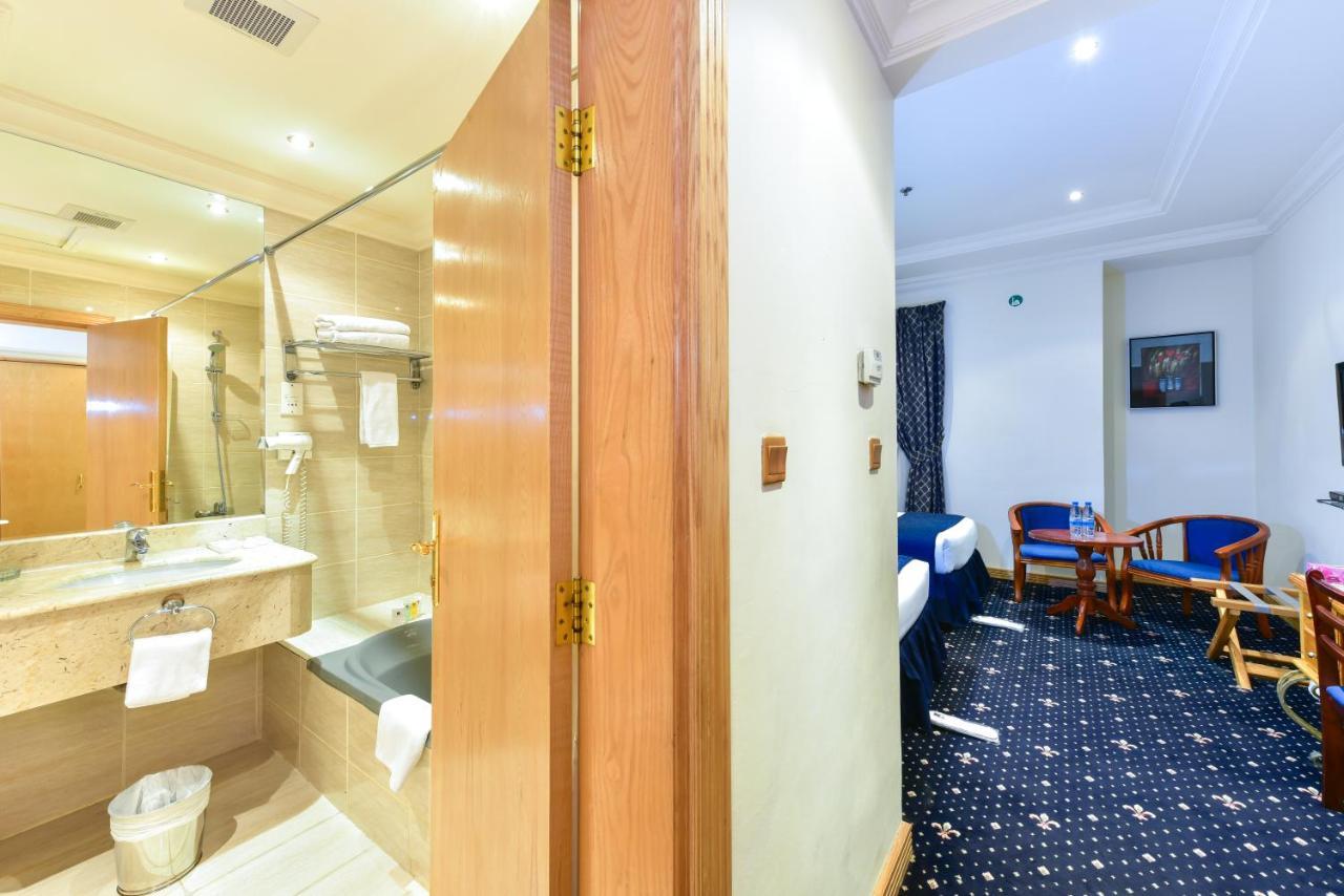 Cayam Hotel Doha Buitenkant foto